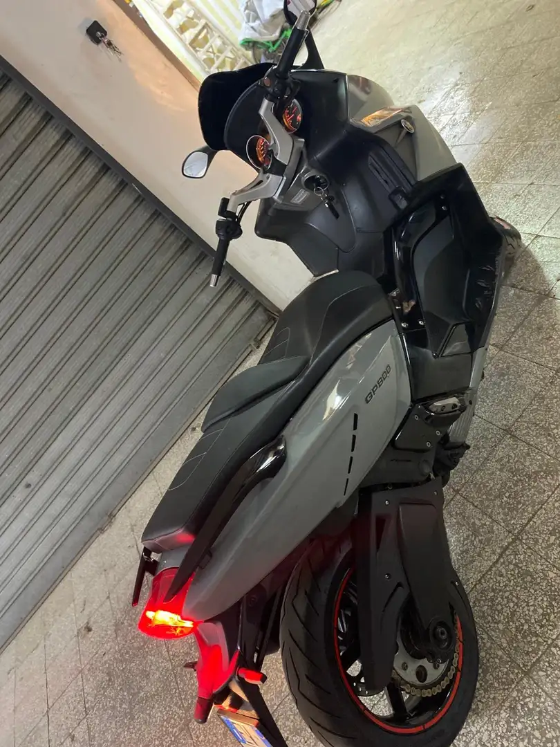 Gilera GP 800 appena tagliandato Šedá - 2