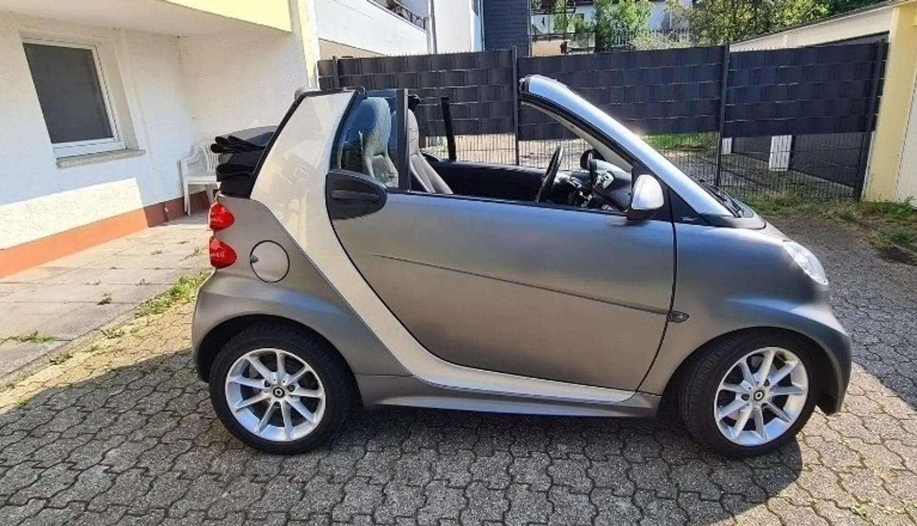 smart forTwo Cabrio MDH Top gepflegt-TüV neu Silber - 1