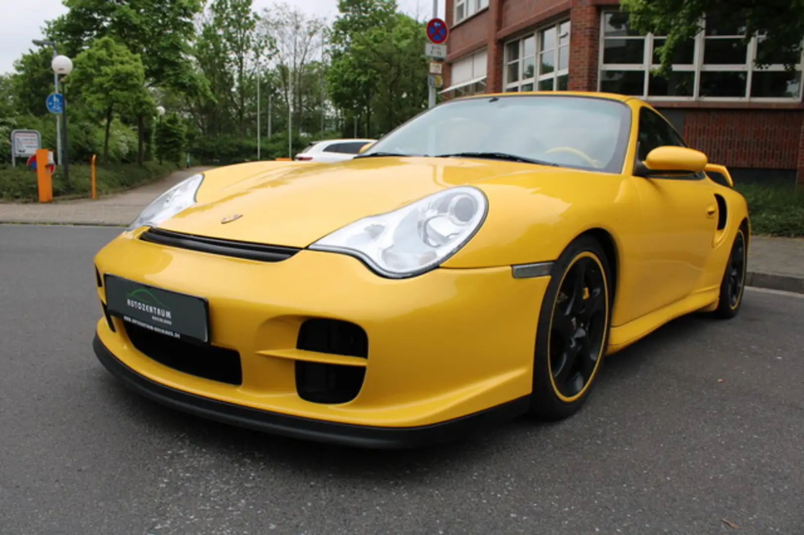 Porsche 996 GT2 Keramik/Käfig/Schalensitze/Navi/2.Hand Yellow - 2