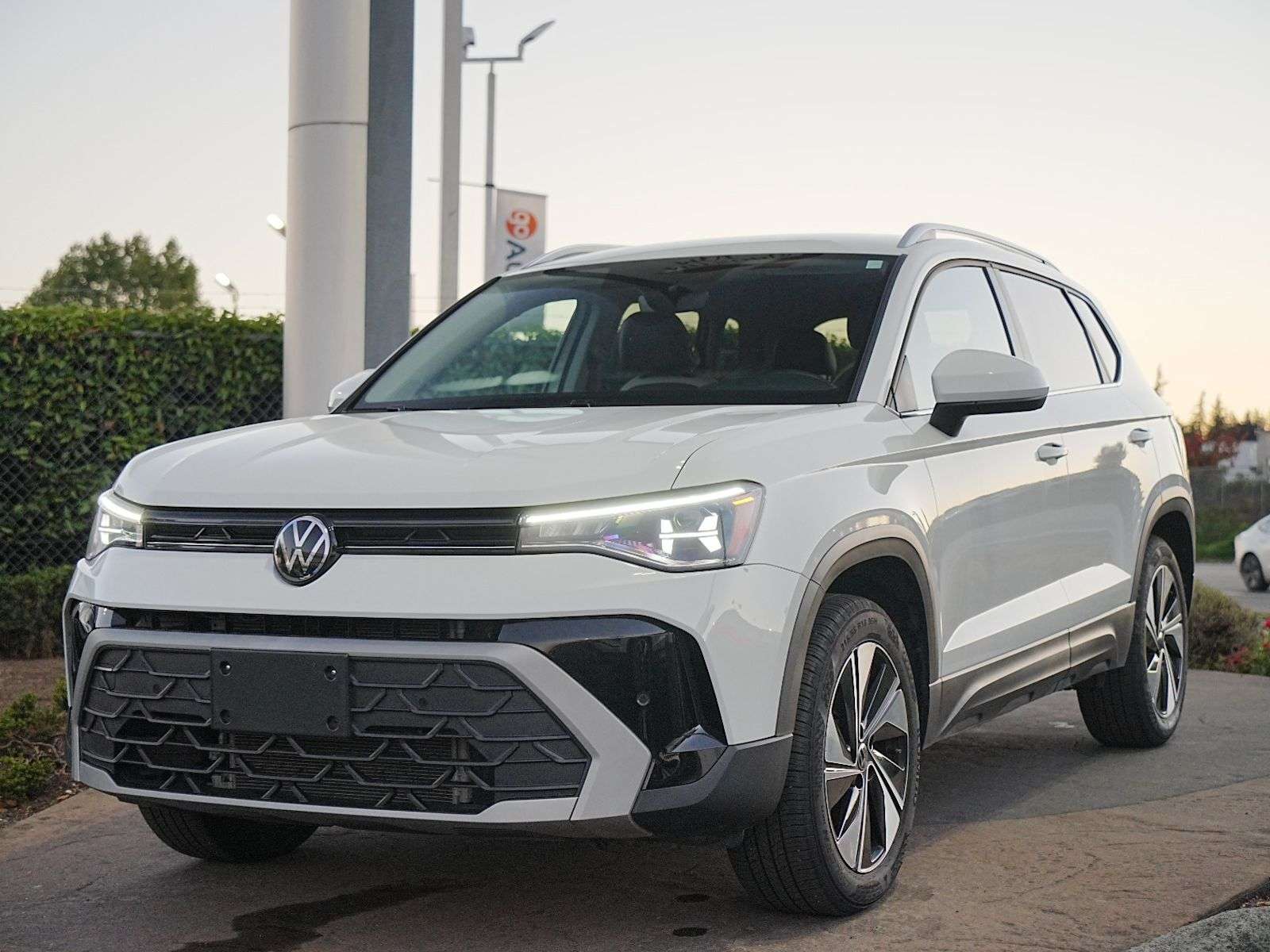 2026 Volkswagen Taos COMFORTLINE | AWD | CLEAN CARFAX | BC LOCAL — снимка 1