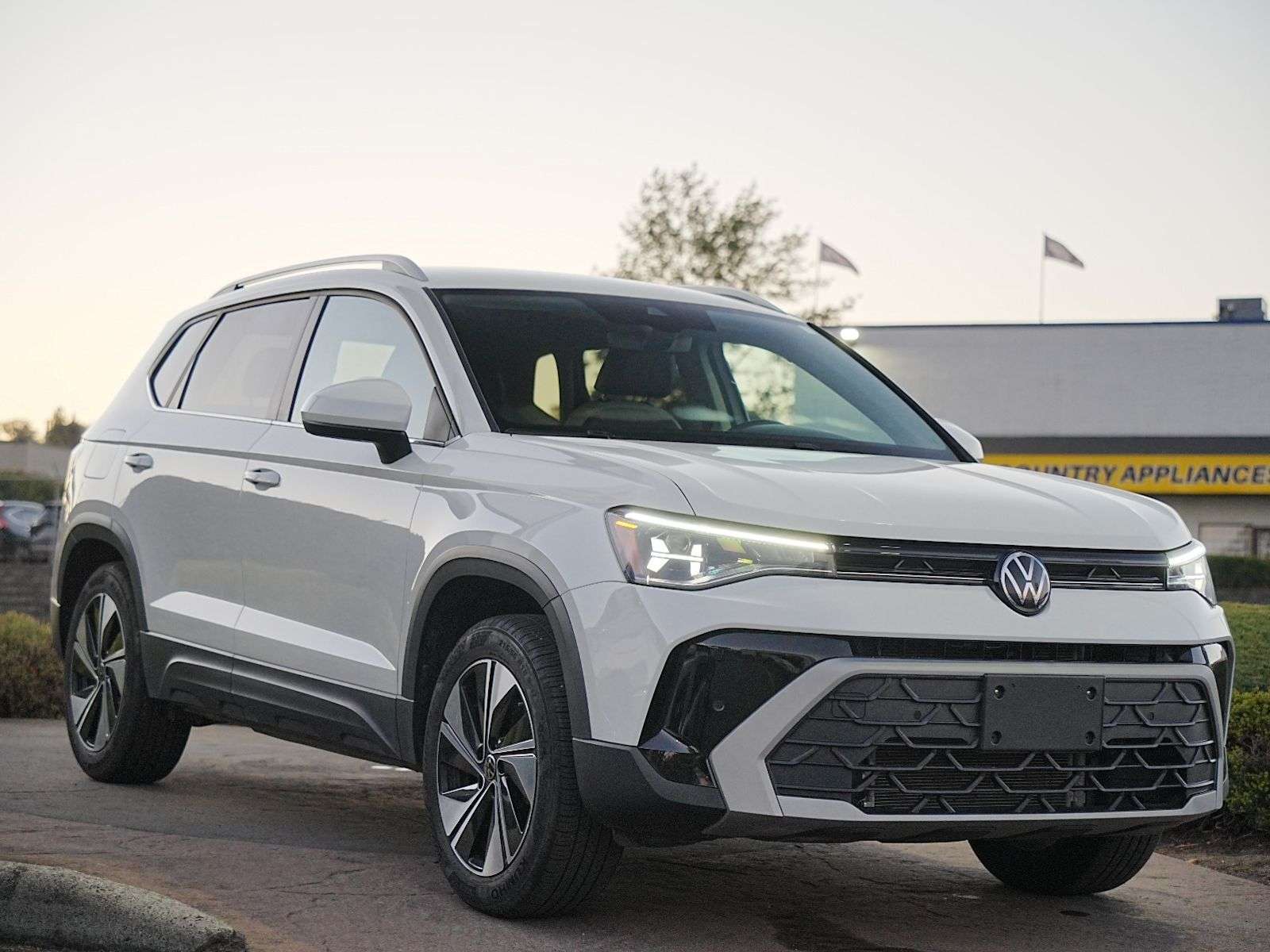 2026 Volkswagen Taos COMFORTLINE | AWD | CLEAN CARFAX | BC LOCAL — снимка 1