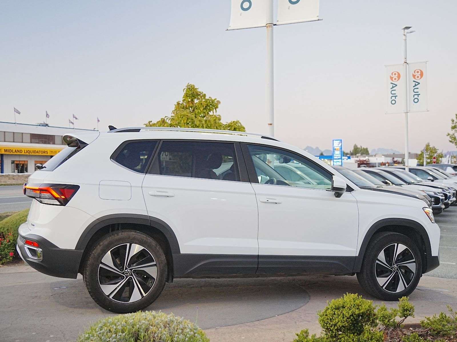 2026 Volkswagen Taos COMFORTLINE | AWD | CLEAN CARFAX | BC LOCAL — снимка 1