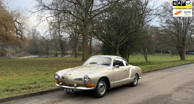 Volkswagen Karmann Ghia Coupé Volledig gerestaureerd.