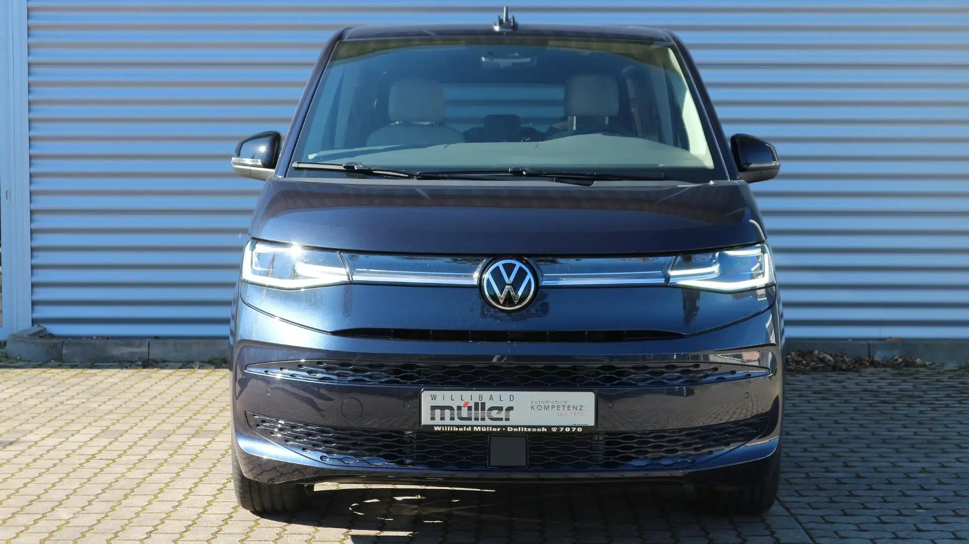 Volkswagen T7 Multivan Style Blau - 2