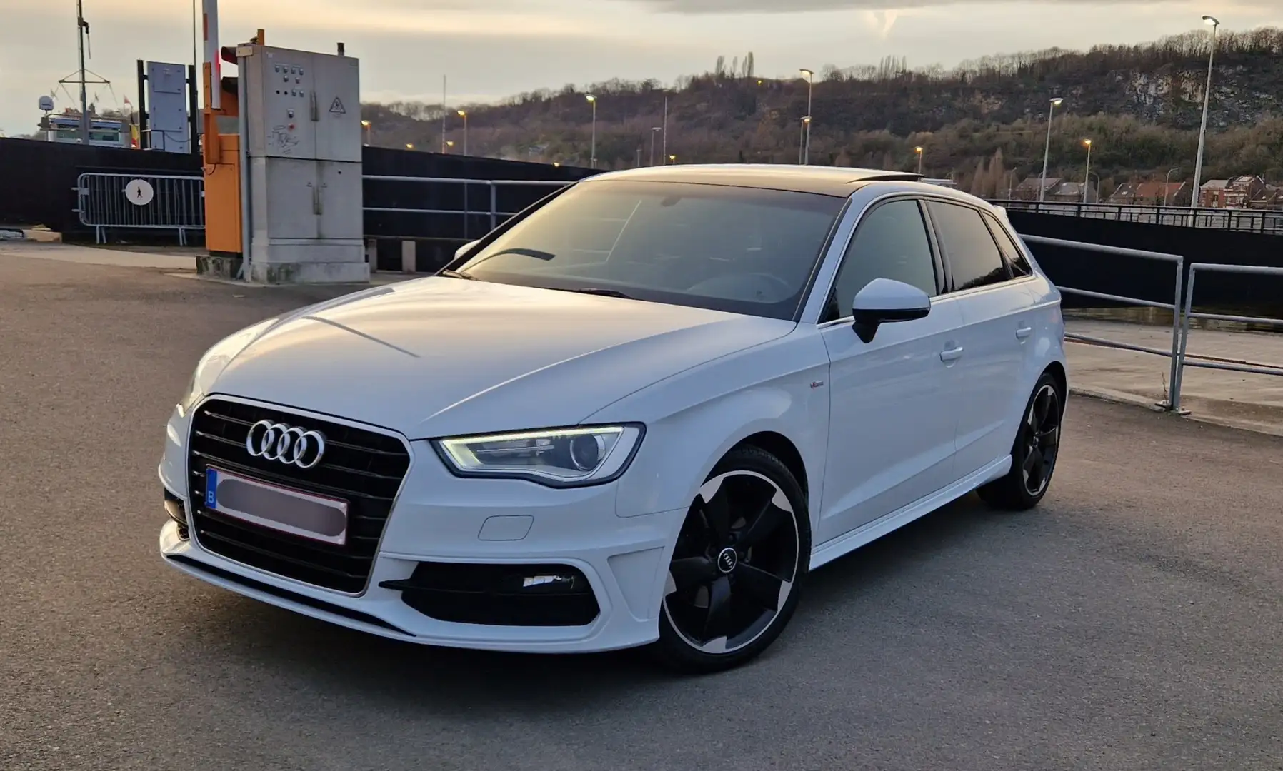 Audi A3 Sportback 1.4 TFSI Ambition S line - 1