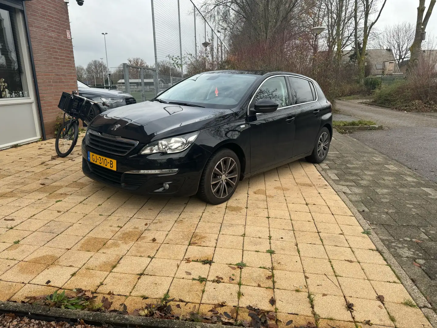 Peugeot 308 1.2 PureTech Style Panorama dak Zwart - 1