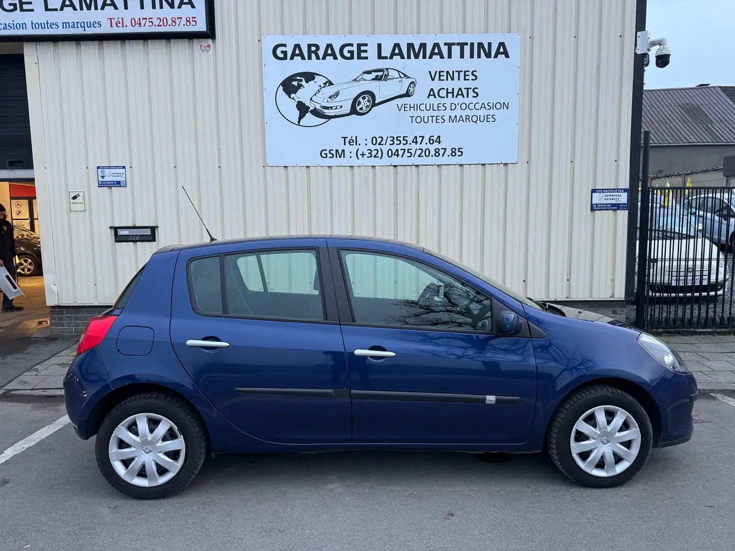 Renault Clio 1.2i 16v Authentique - 1