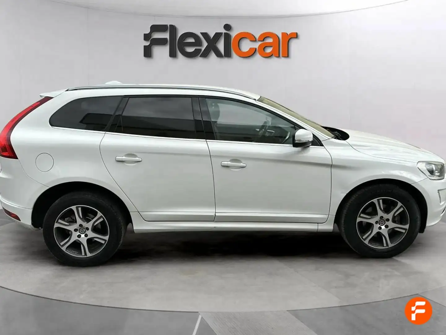 Volvo XC60 T5 Momentum Aut. 245 Blanco - 2