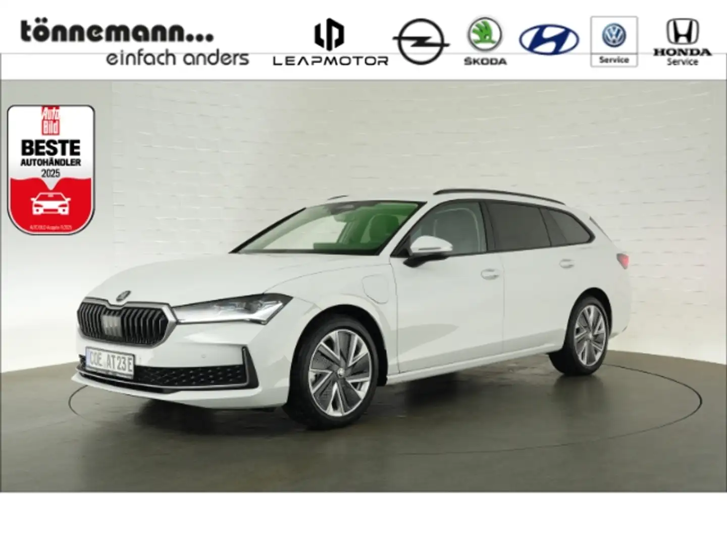 Skoda Superb COMBI SELECTION iV DSG+AHK+NAVI+SITZ-/LENKRADHEIZU White - 1