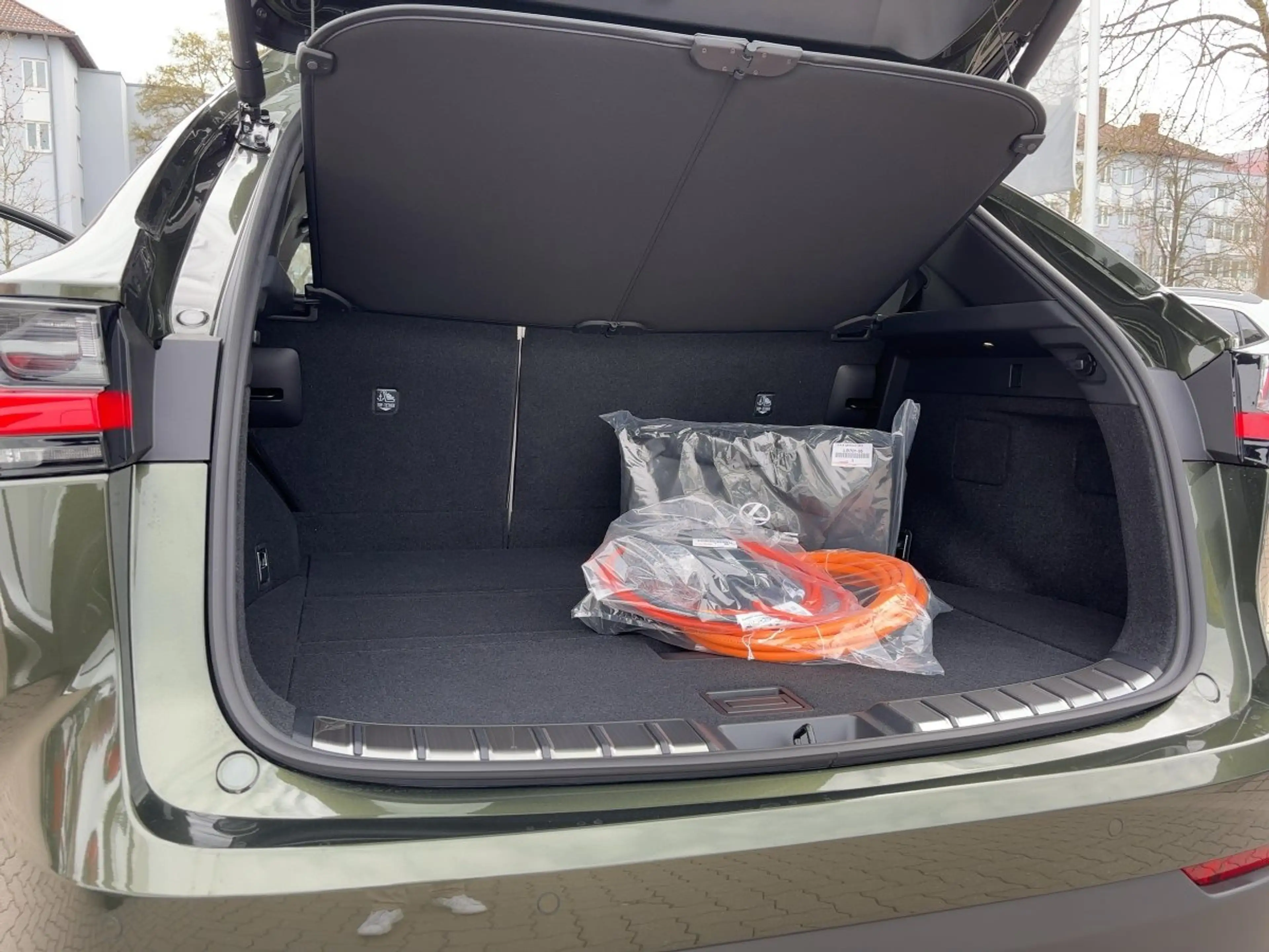 Lexus NX 450h+ F SPORT *Pano* Ivaloweiß — photo 7
