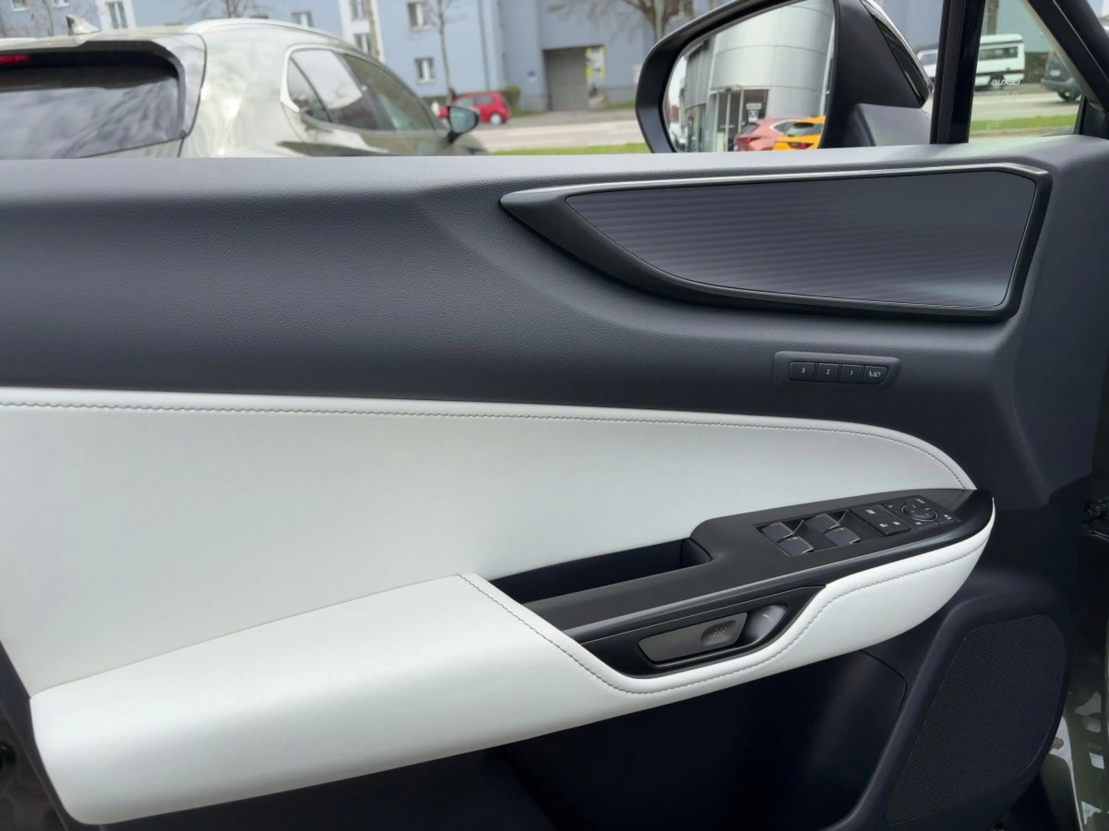 Lexus NX 450h+ F SPORT *Pano* Ivaloweiß — photo 14