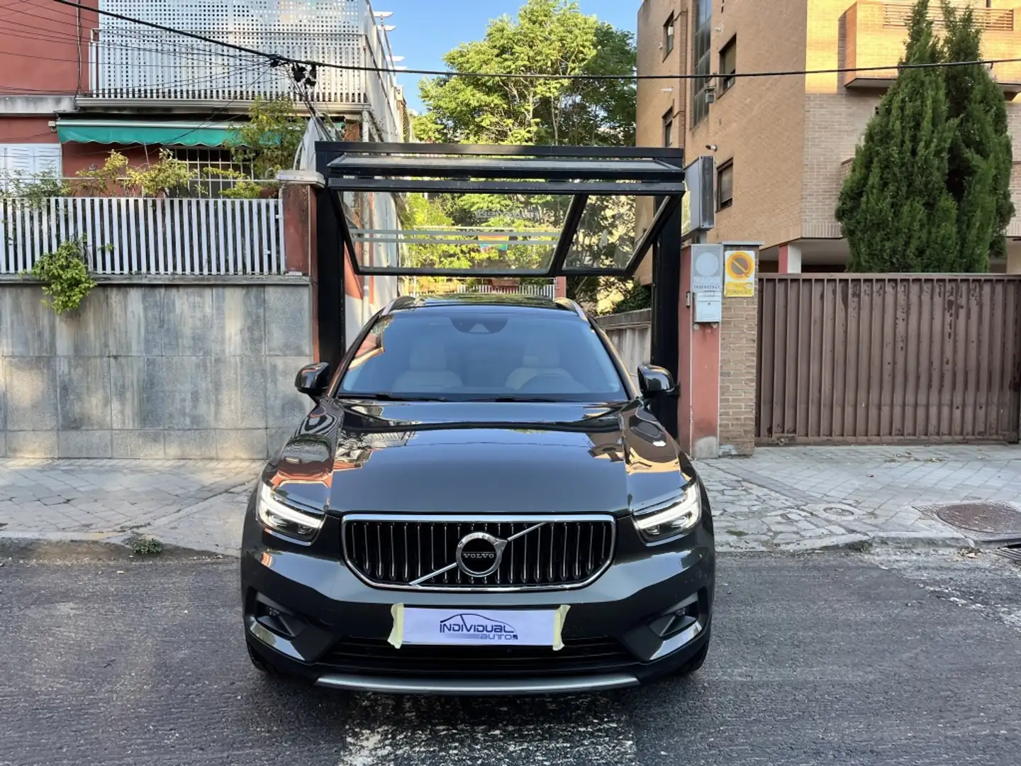 Volvo XC40 T4 Inscription Premium Edition AWD Aut. Grijs - 2