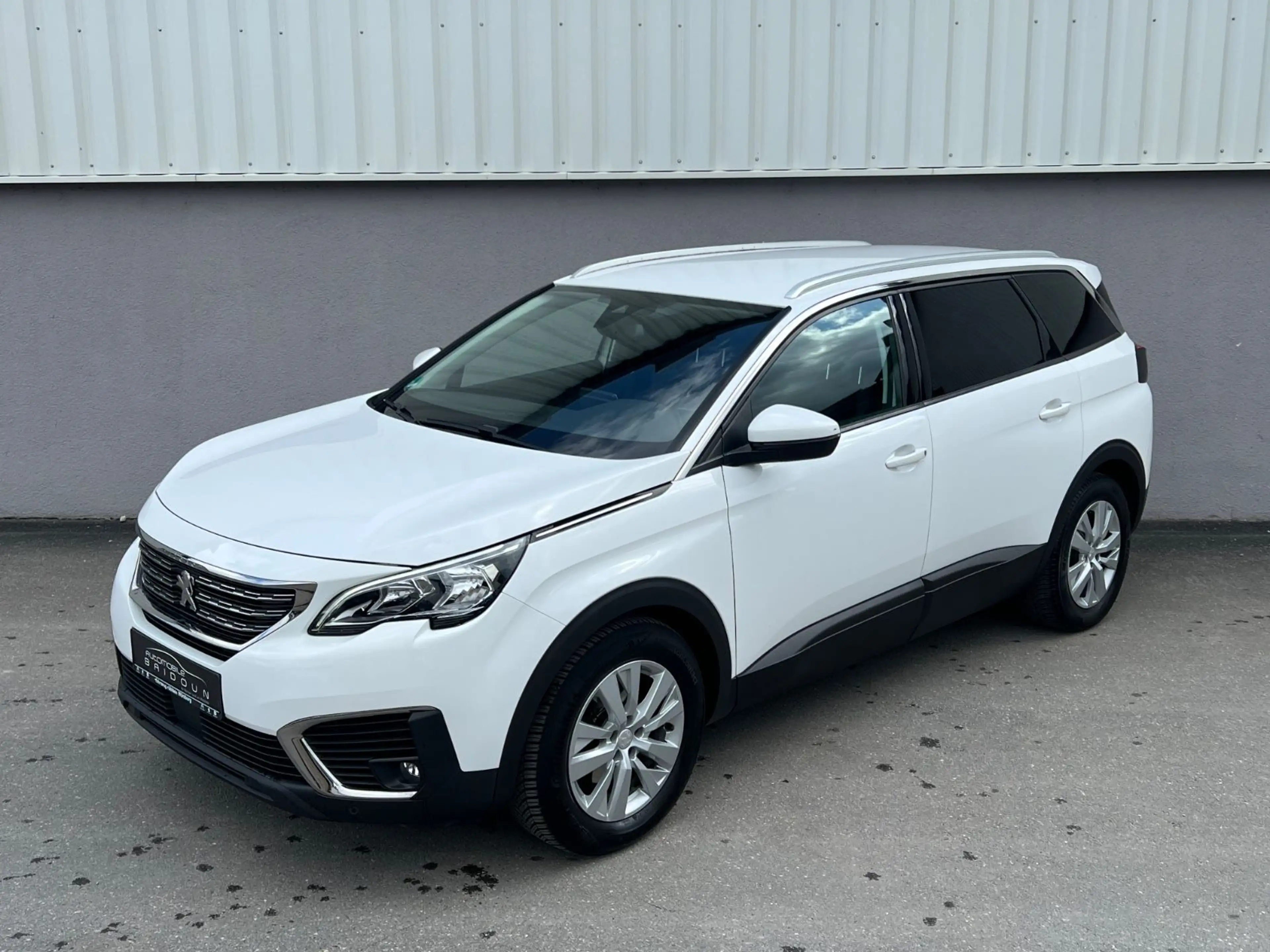 Peugeot 5008 PureTech 130 Active Kamera — photo 3
