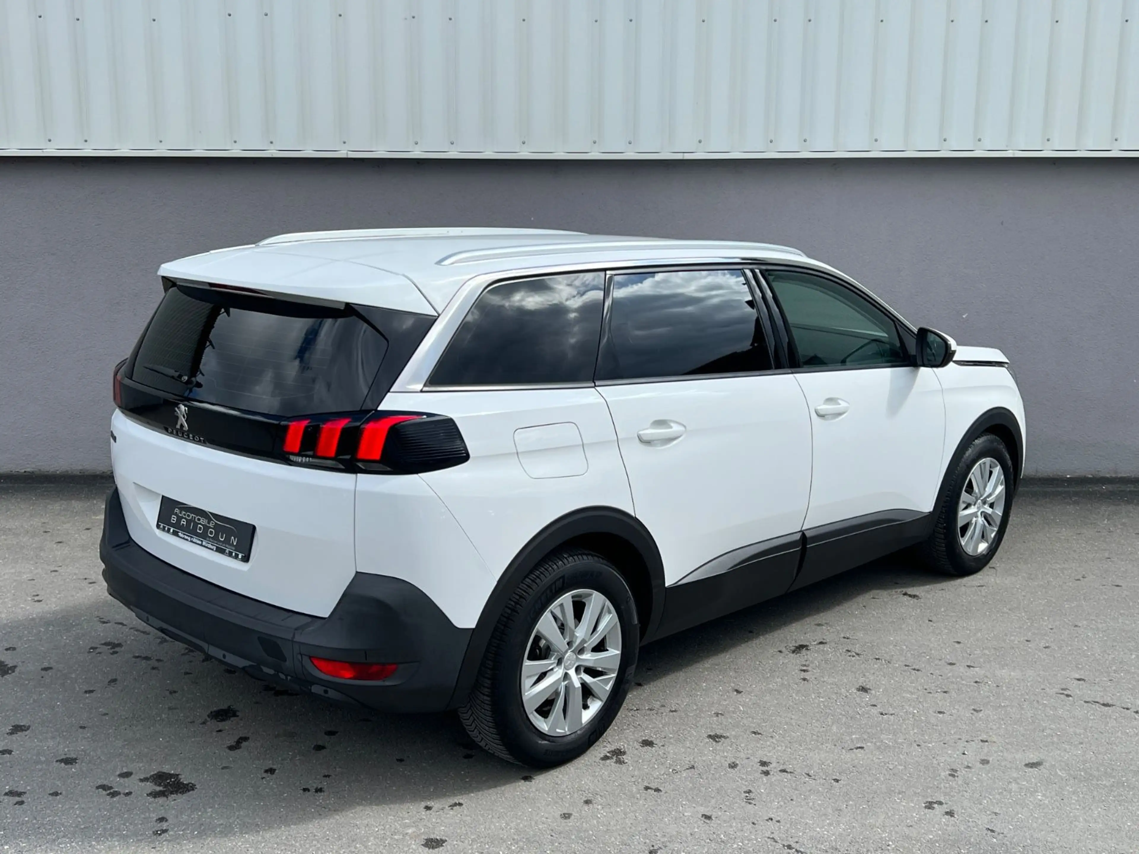 Peugeot 5008 PureTech 130 Active Kamera — photo 8