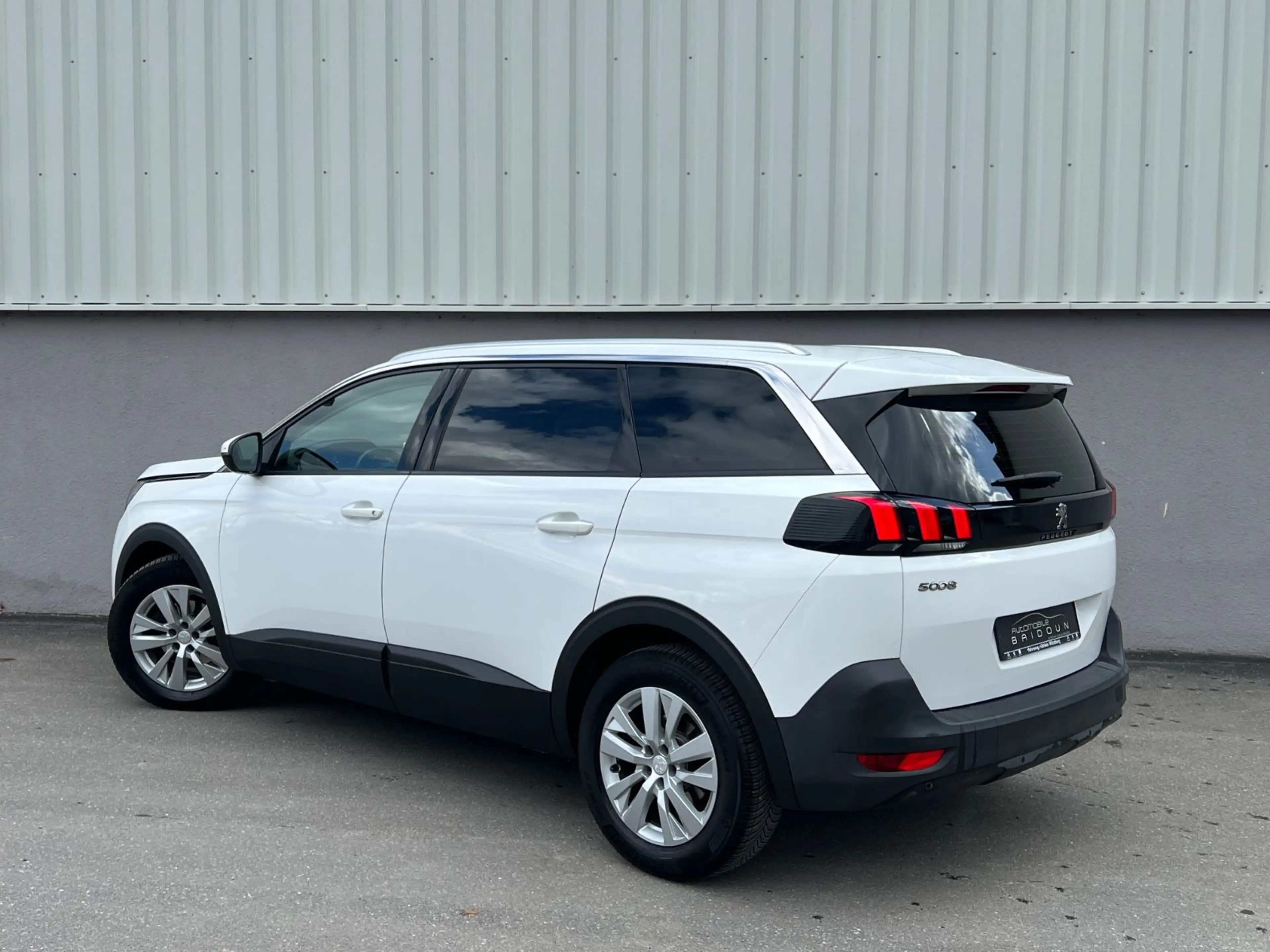 Peugeot 5008 PureTech 130 Active Kamera — photo 5