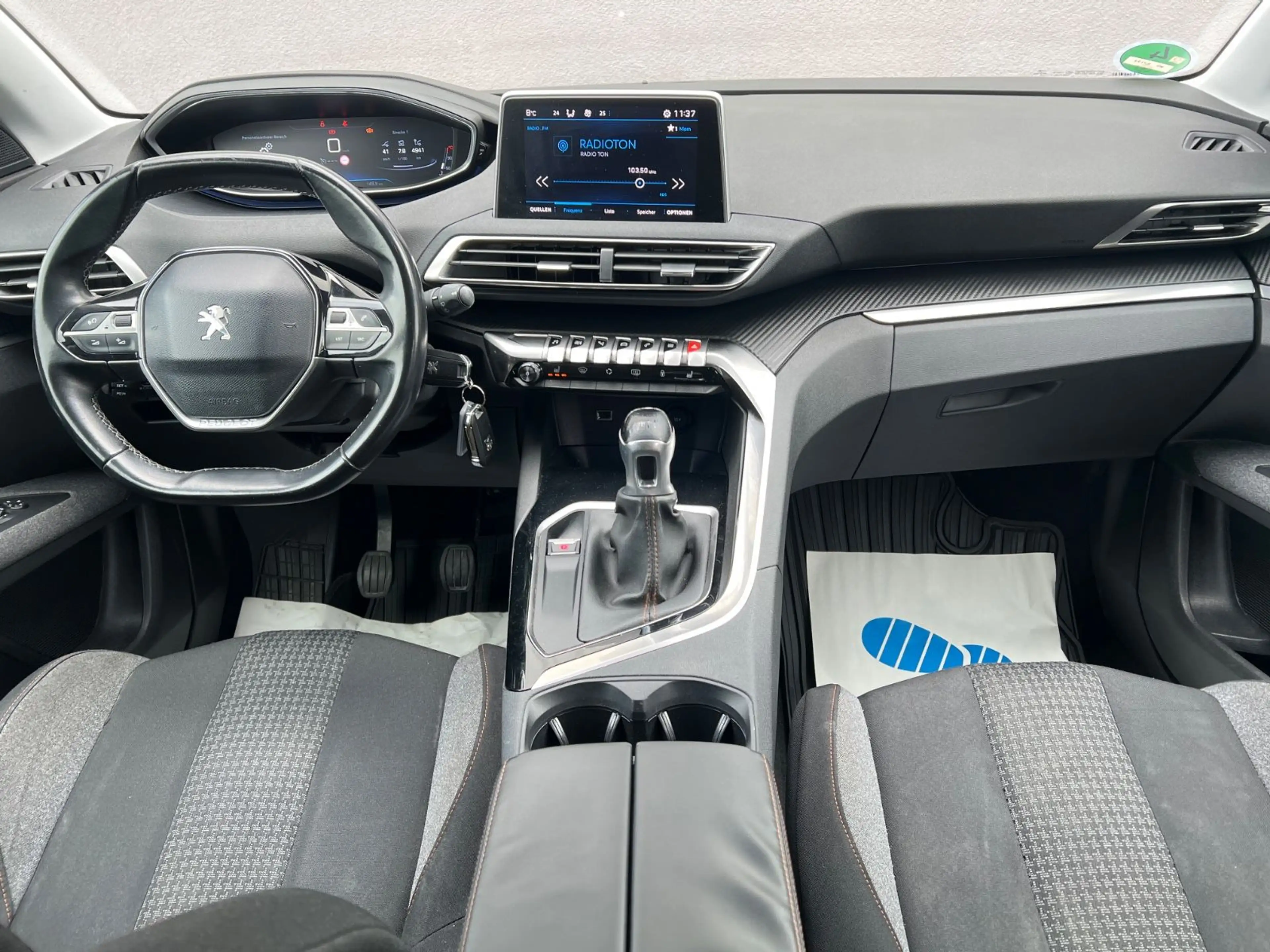 Peugeot 5008 PureTech 130 Active Kamera — photo 11