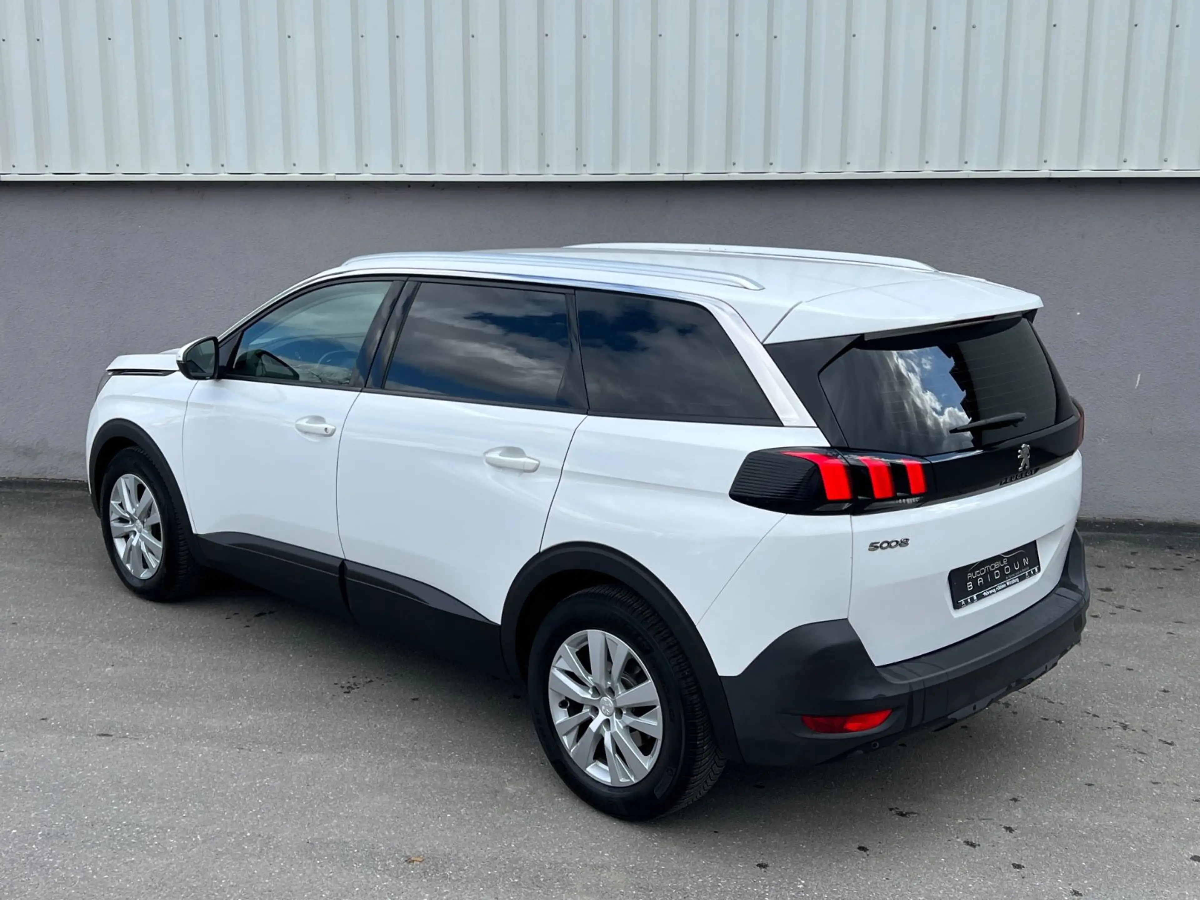 Peugeot 5008 PureTech 130 Active Kamera — photo 7