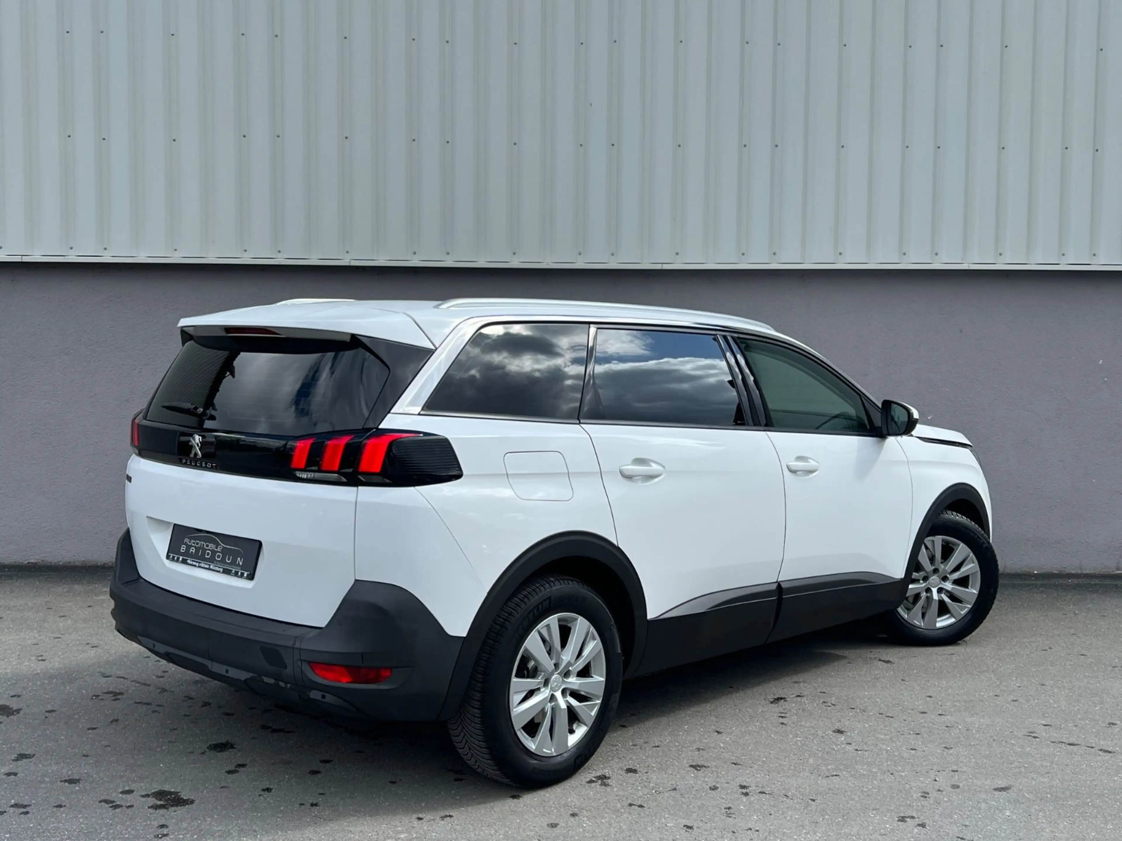 Peugeot 5008 PureTech 130 Active Kamera — photo 6