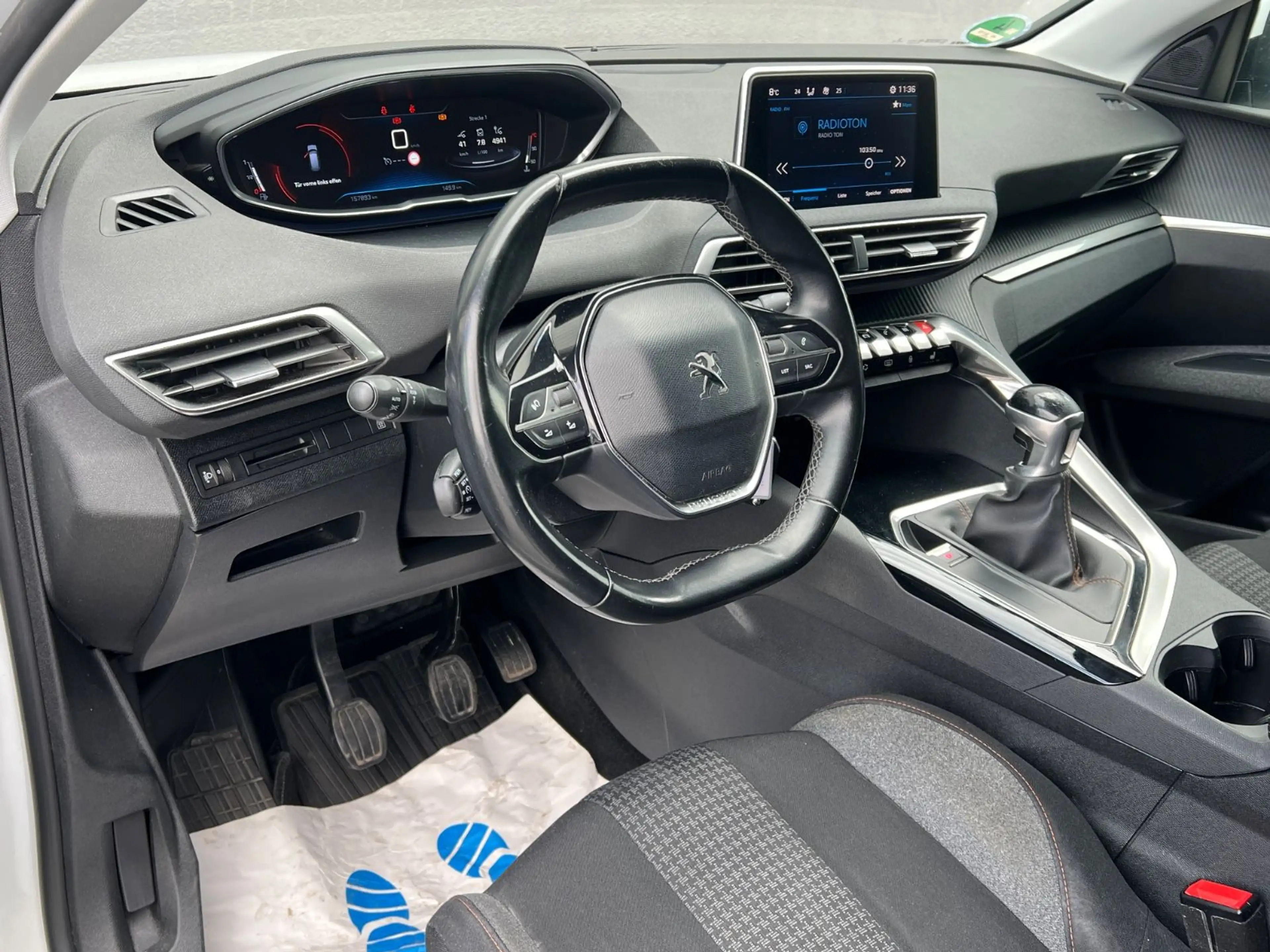 Peugeot 5008 PureTech 130 Active Kamera — photo 10