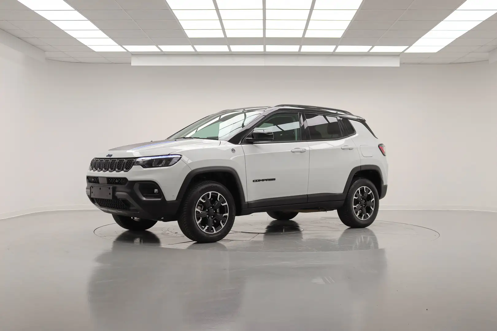 Jeep Compass 1.3 Turbo T4 240 CV PHEV AT6 4xe Trailhawk plug-in Bianco - 1