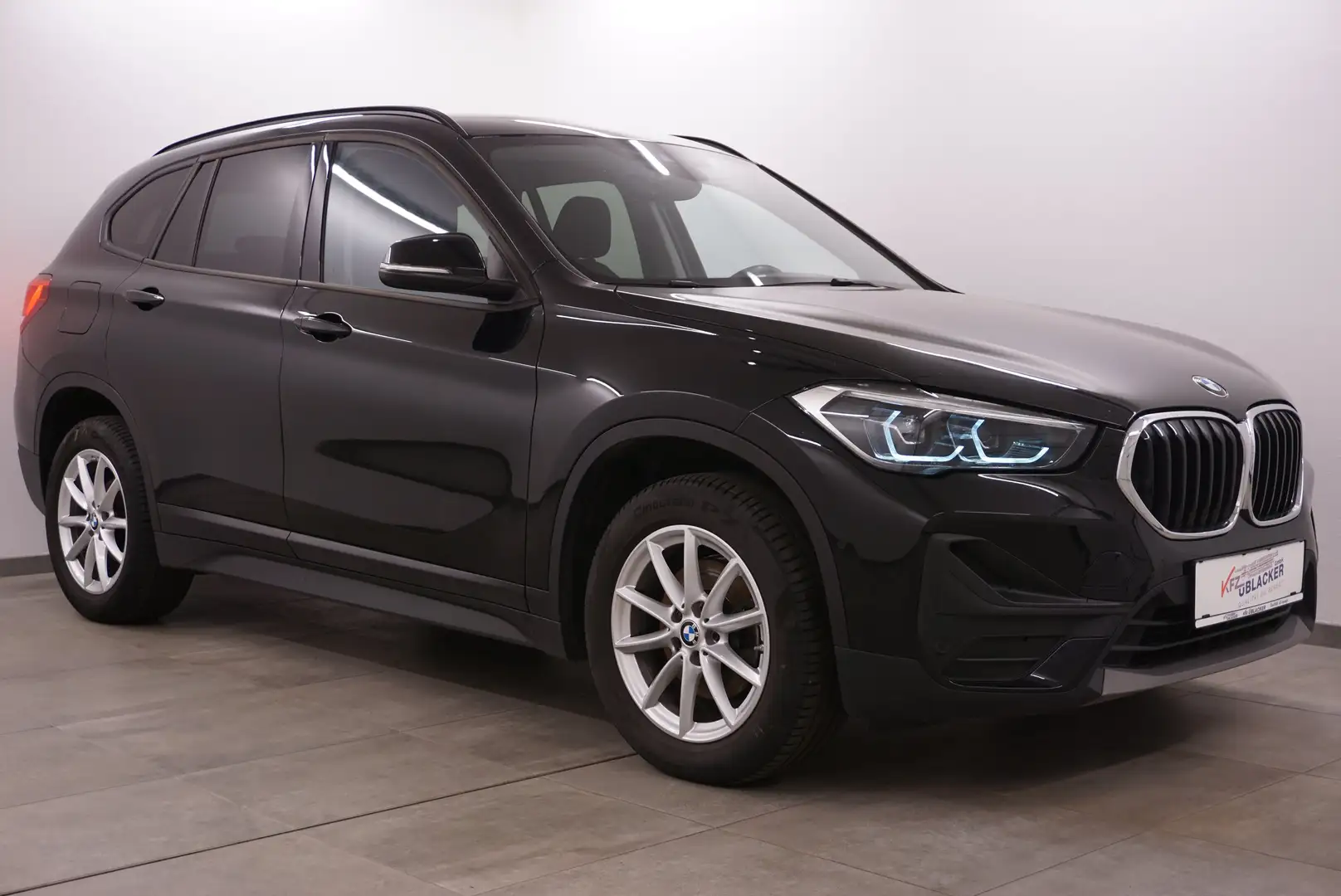 BMW X1 sDrive 18d // Voll LED Scheinwerfer // Schwarz - 1
