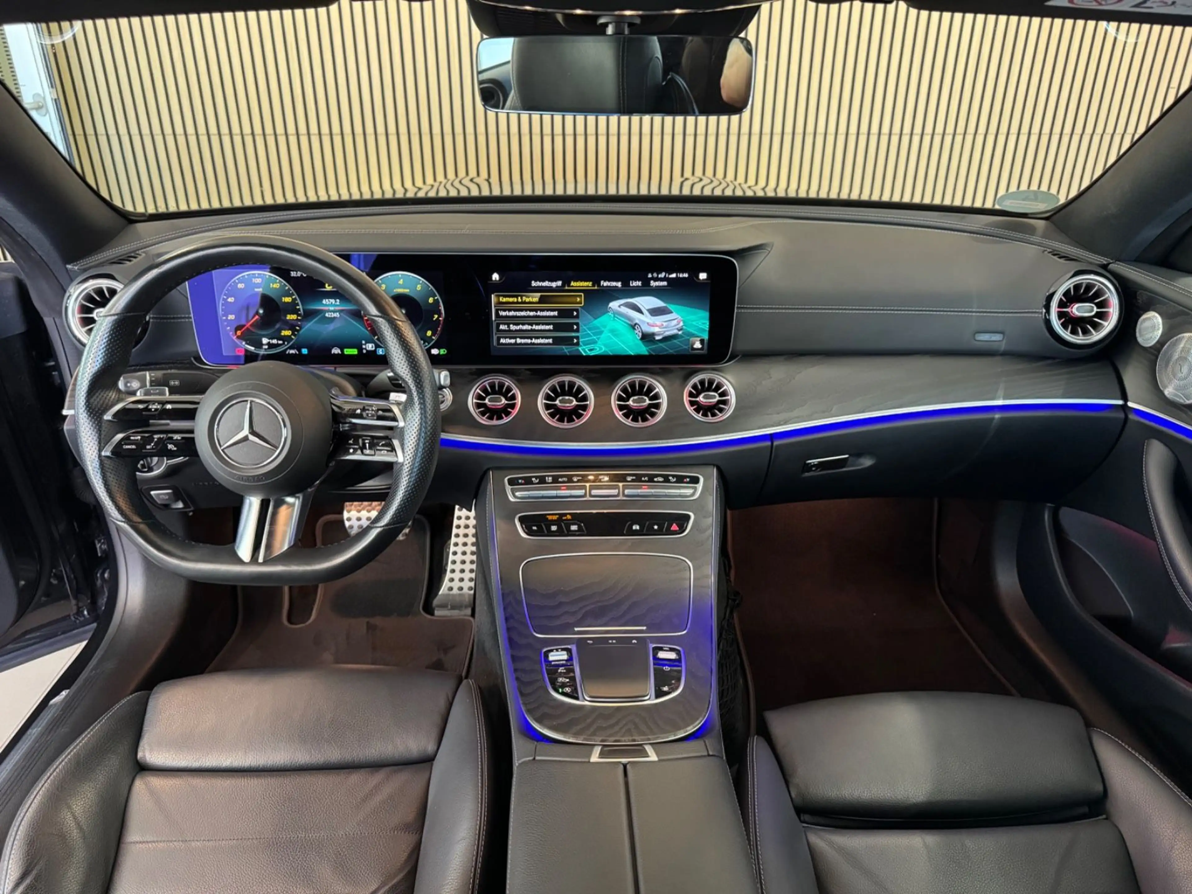 Mercedes-Benz E 450 Coupé 4Matic *DISTR.+/360°/KEYLESS/BURMEST — photo 12