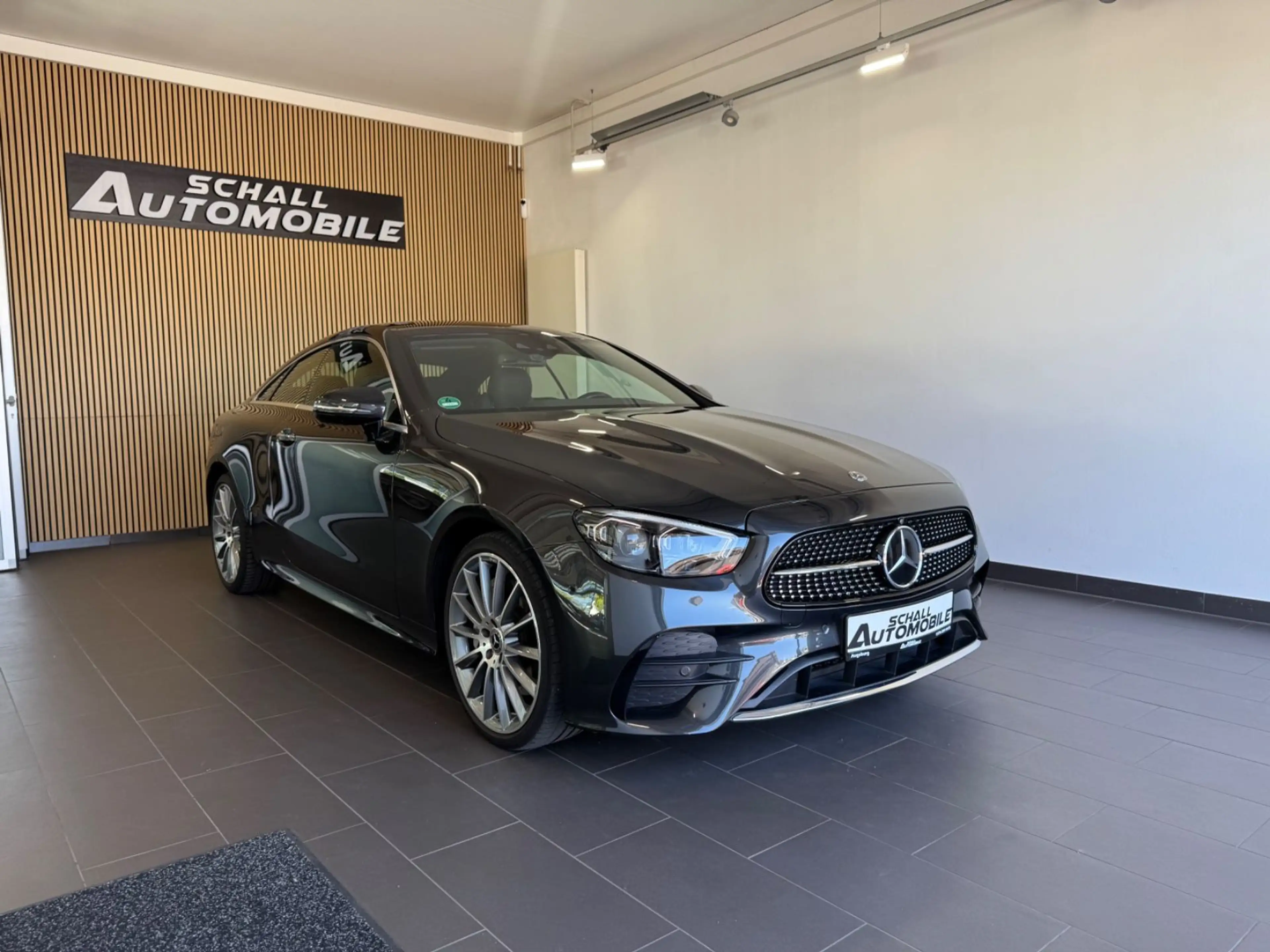 Mercedes-Benz E 450 Coupé 4Matic *DISTR.+/360°/KEYLESS/BURMEST — photo 3