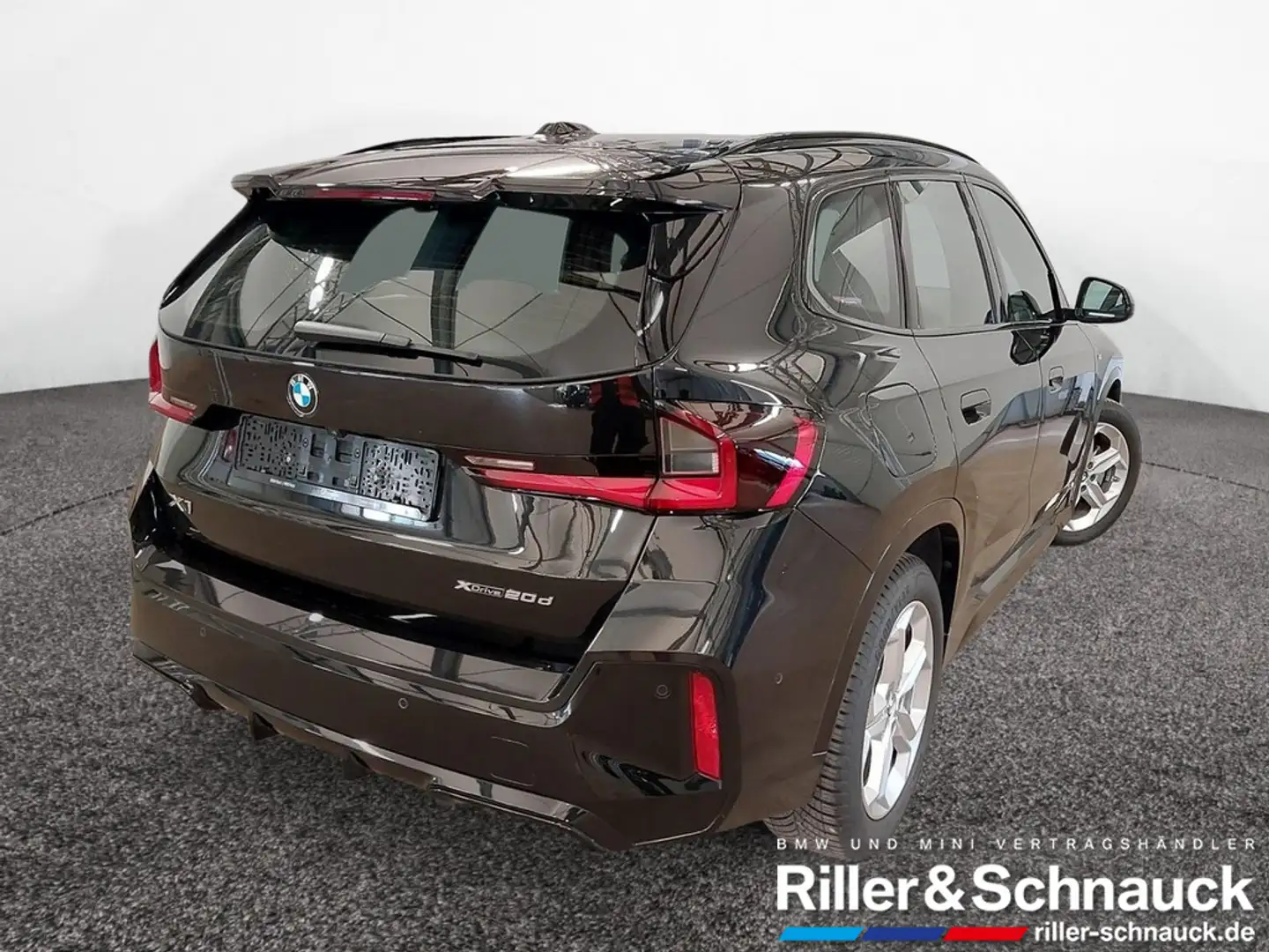 BMW X1 xDrive 20d M-Sport AKTIVSITZ+ACC+HK+KAM Zwart - 2