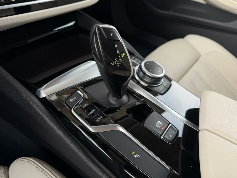BMW 520 d xDrive Sport Line Pano/AHK/HUD/LED+/4xShz Pano/A — photo 11