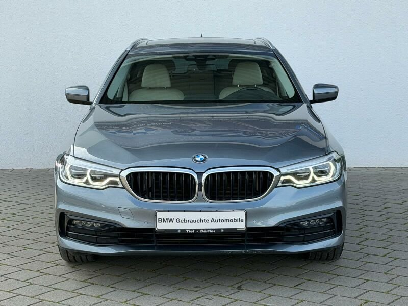 BMW 520 d xDrive Sport Line Pano/AHK/HUD/LED+/4xShz Pano/A — photo 3