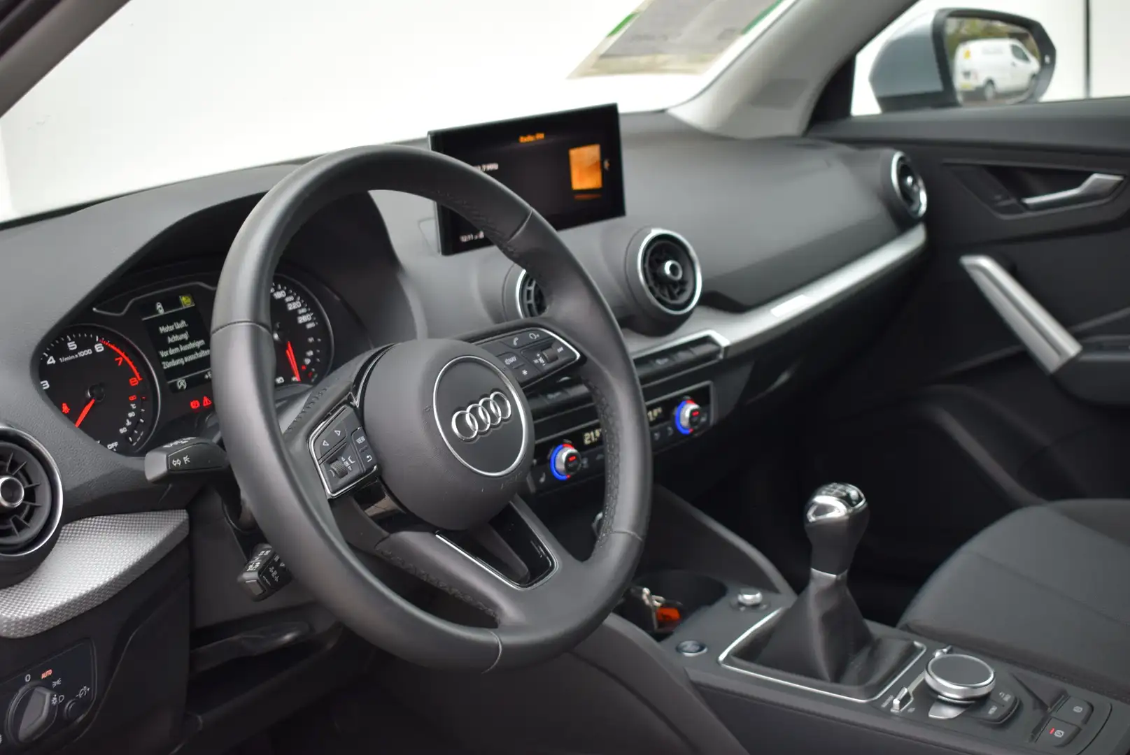 Audi Q2 30 TFSI Navi/PDC/WinterP/Led/ALU Grau - 2