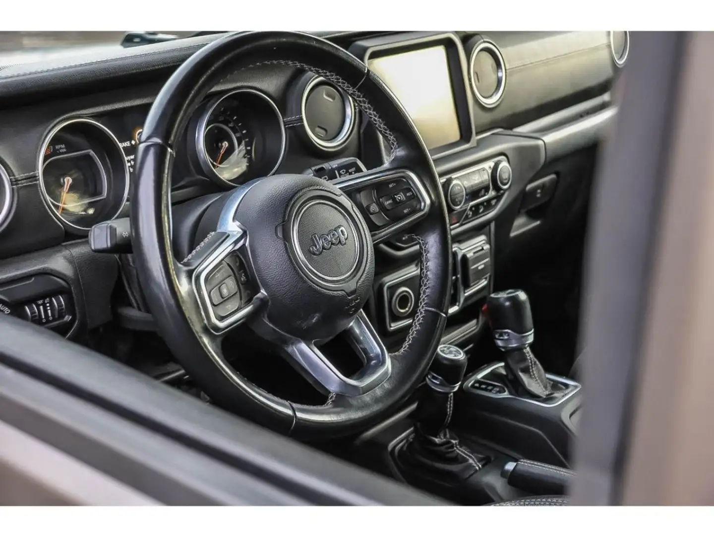 Jeep Wrangler 2.0i T - 272 - BVA 4x4 2019 - Préparation Baja Designs Grau - 2