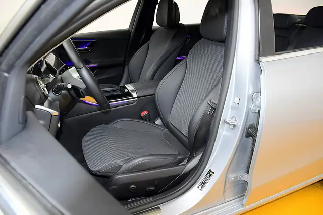 Mercedes-Benz C-Class view 11