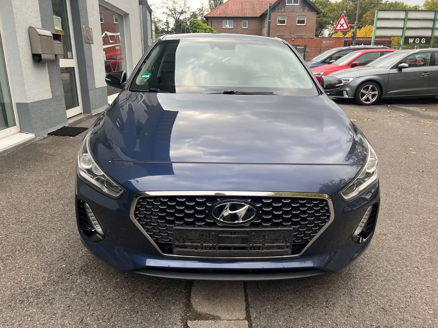 Hyundai i30 Intro"Klimaaut."Navi"Kamera"LED"AHK"CarPlay" Blau - 2