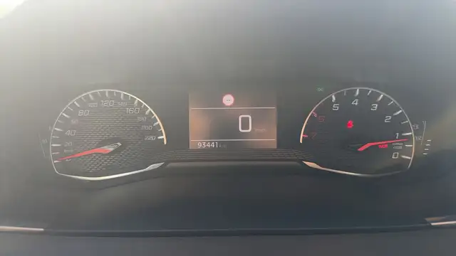 Peugeot 208 view 12