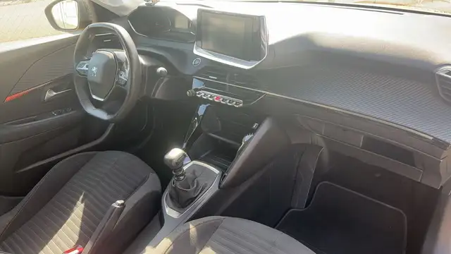 Peugeot 208 view 10