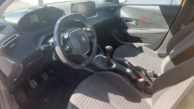 Peugeot 208 view 8