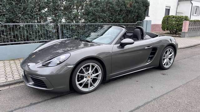 Imagine Porsche Boxster 718 MY 24, 1. Hand, PDK, Bose, 20 Zoll