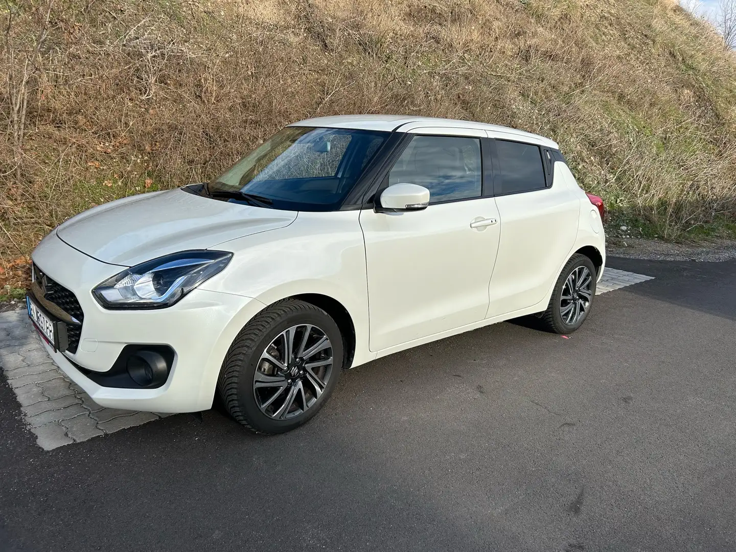 Suzuki Swift 1.2 Dualjet Hybrid CVT Comfort Weiß - 1