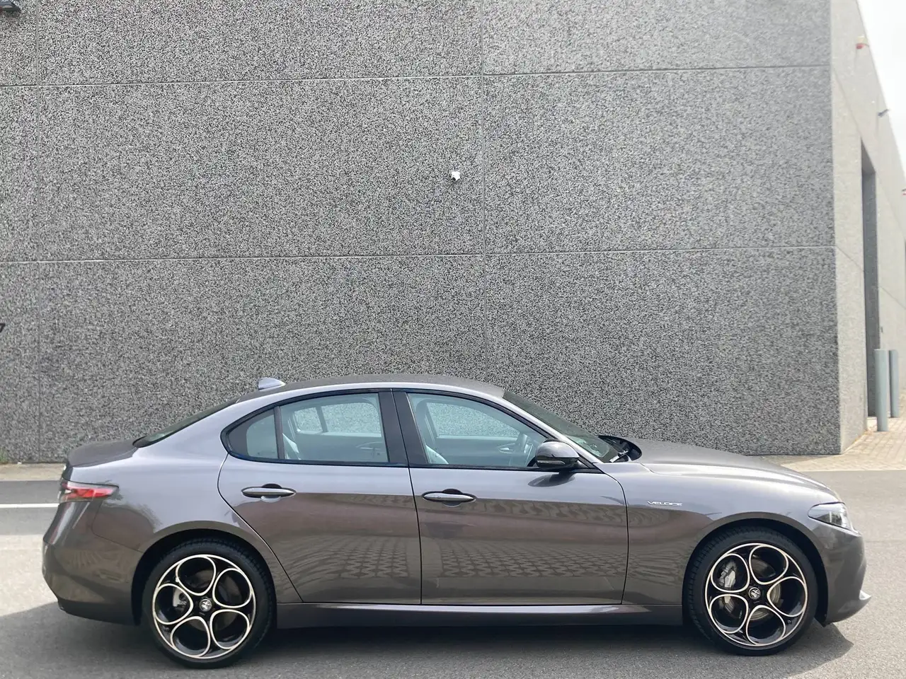 Alfa Romeo Giulia 2023 — фото 13