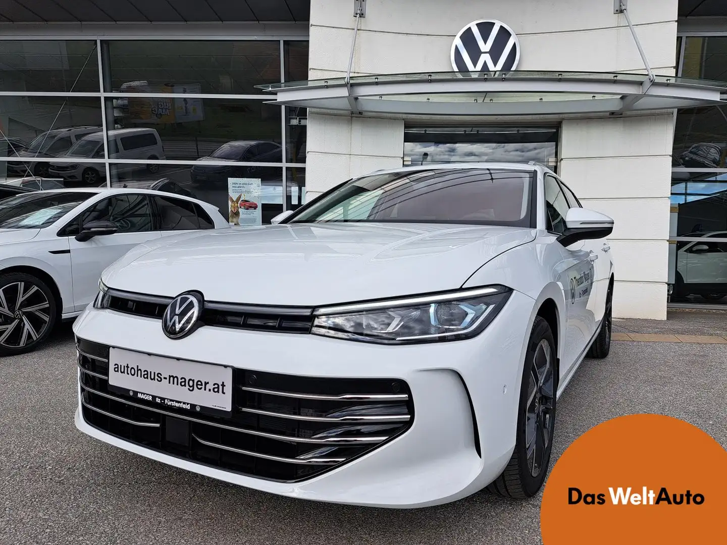 Volkswagen Passat Variant Elegance eTSI DSG Wit - 1
