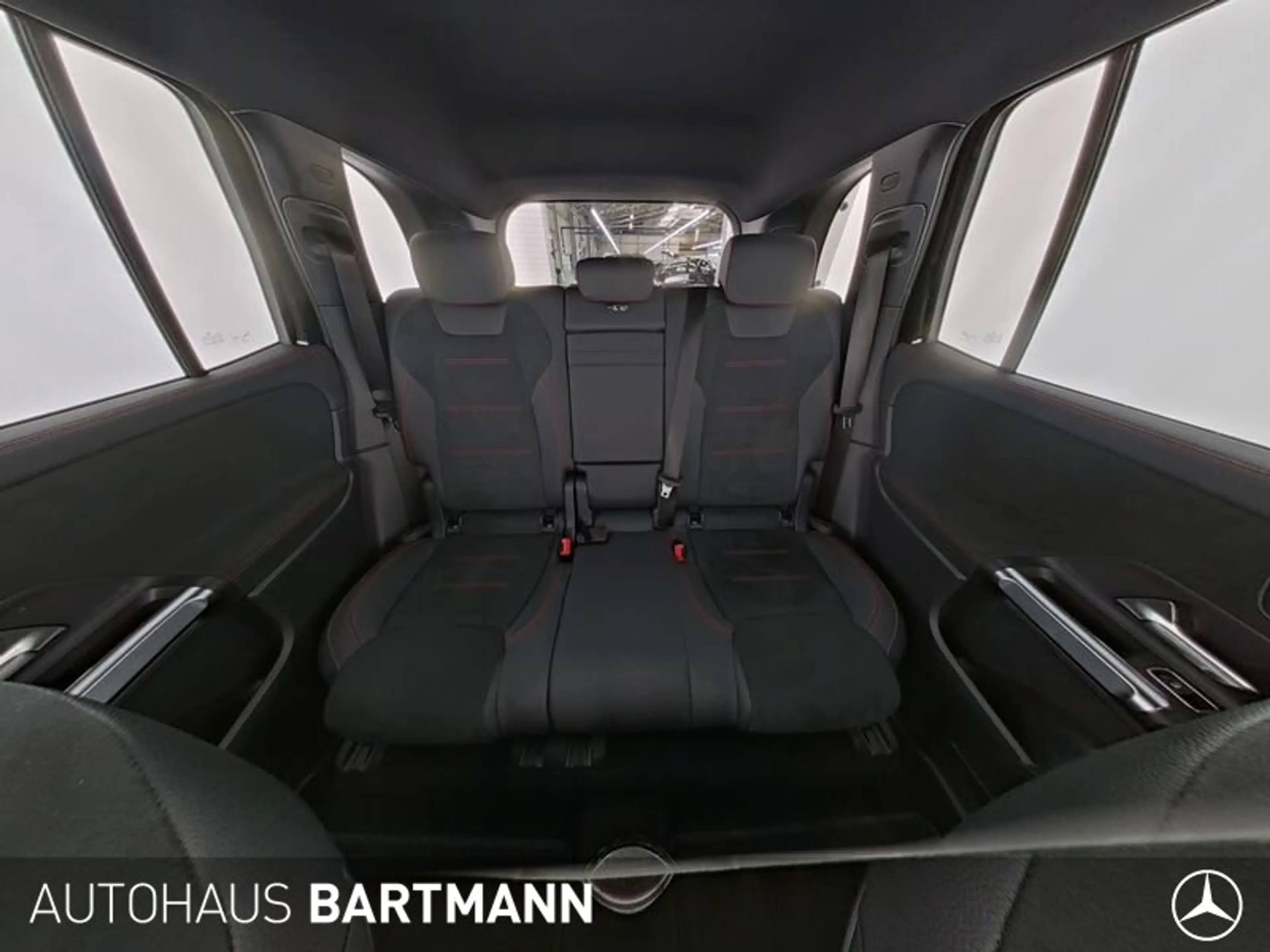 Mercedes-Benz EQB 300 EQB 300 4MATIC AMG Line/Navi/Styling/Klima/LED — photo 4