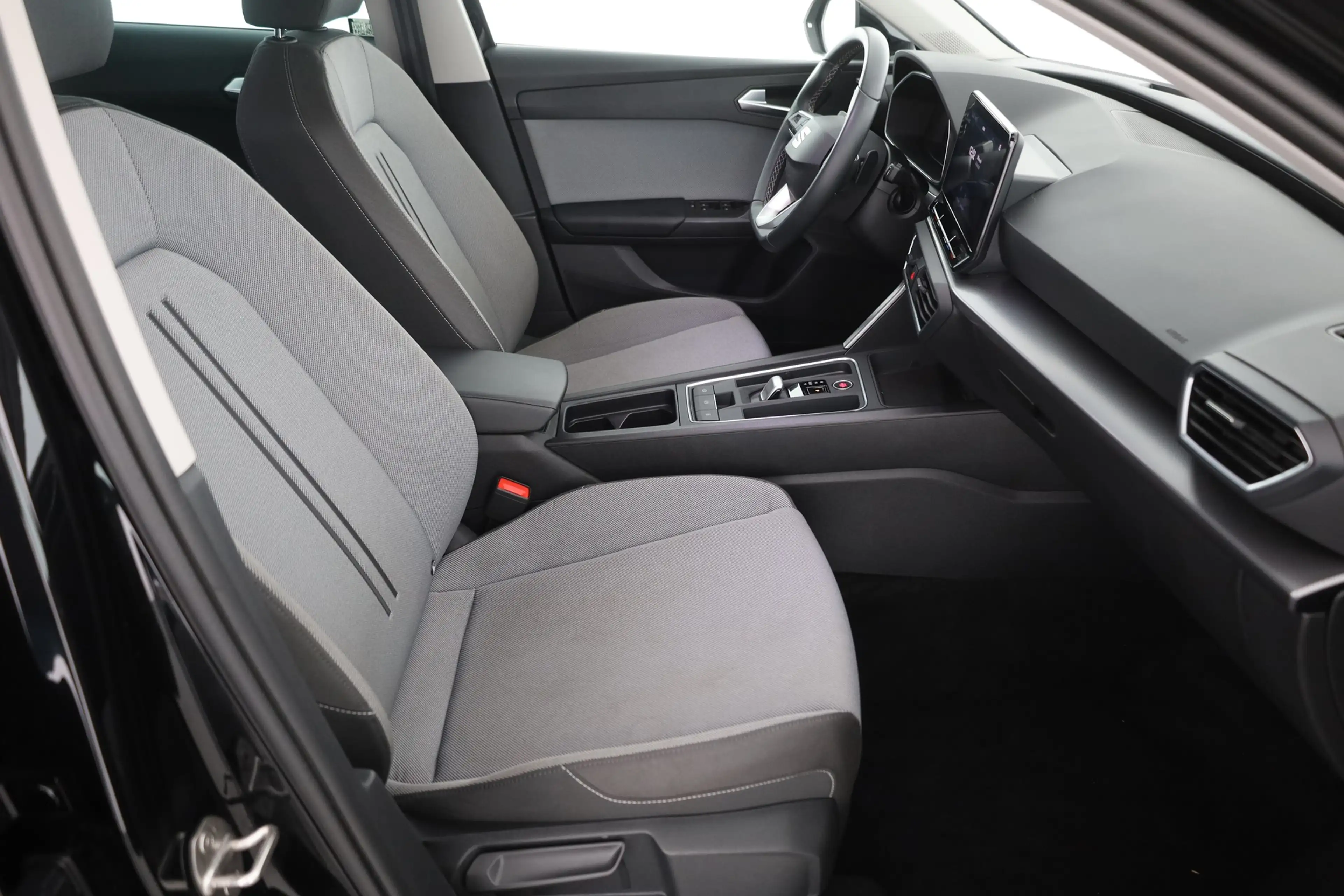 SEAT Leon ST 2.0 TDI DSG Style LED Navi Kamera ACC — photo 23
