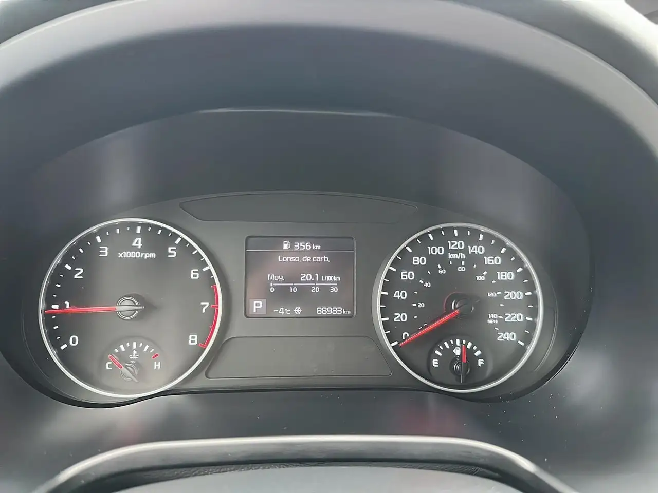 Kia Seltos снимка Kia Seltos
