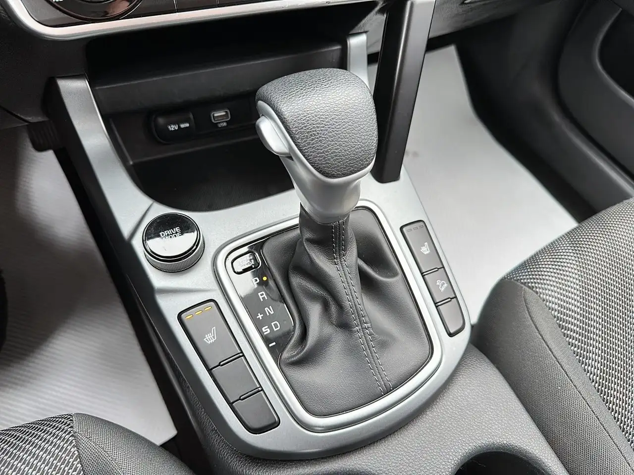 Kia Seltos снимка Kia Seltos