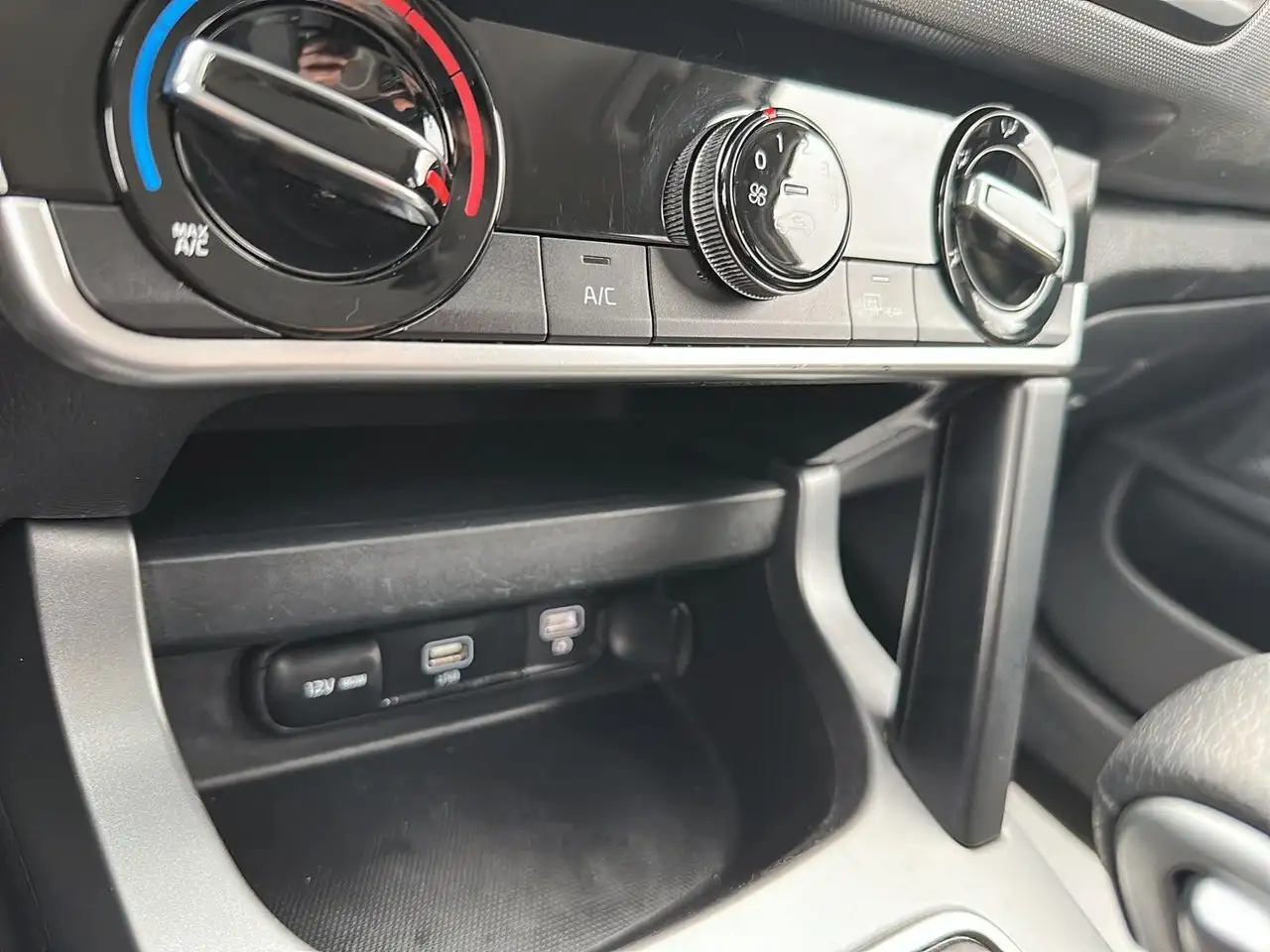 Kia Seltos снимка Kia Seltos