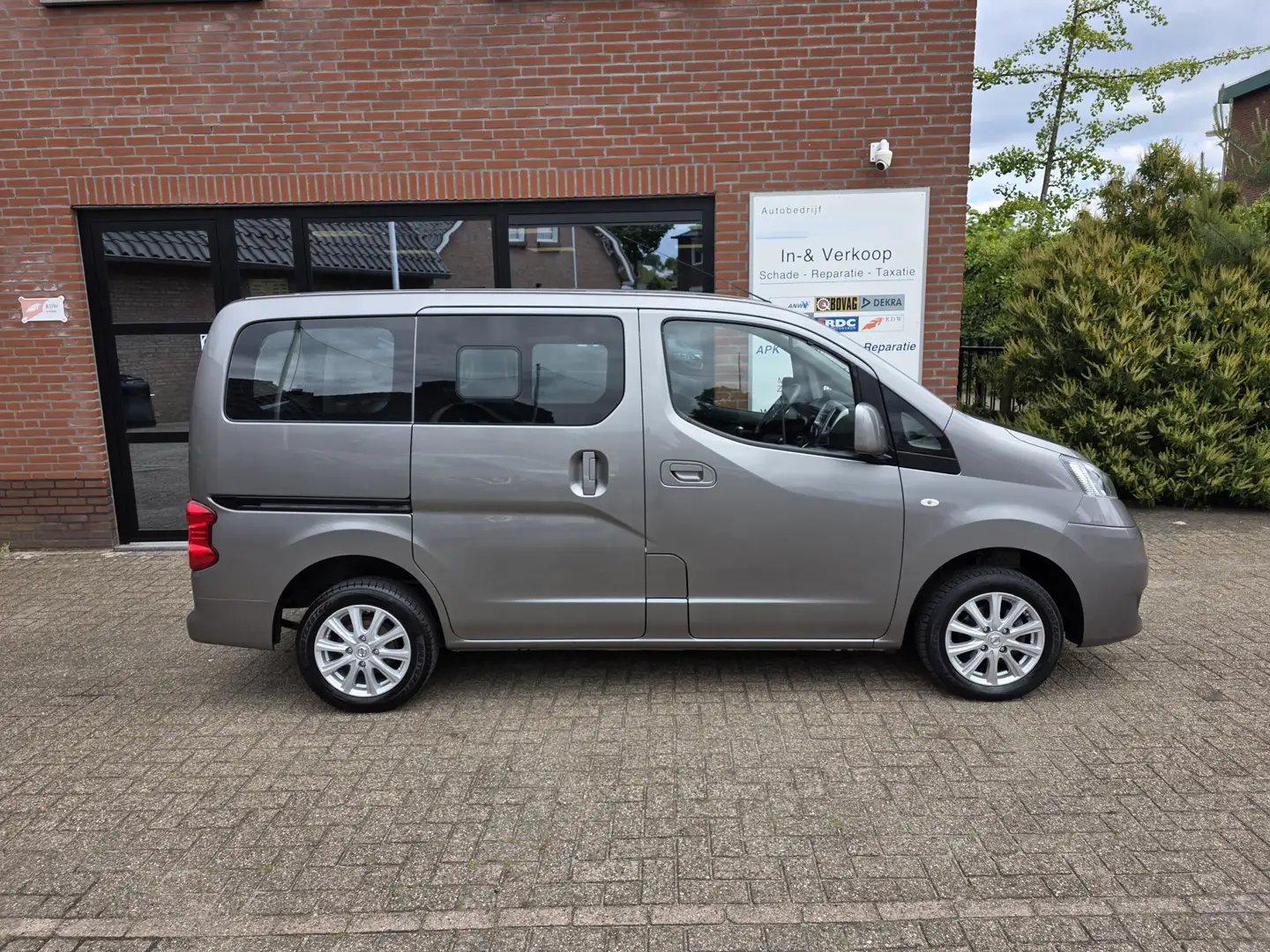 Nissan Evalia 1.6 Visia 5p | 1e eigenaar | Airco | Trekhaak | Grau - 2