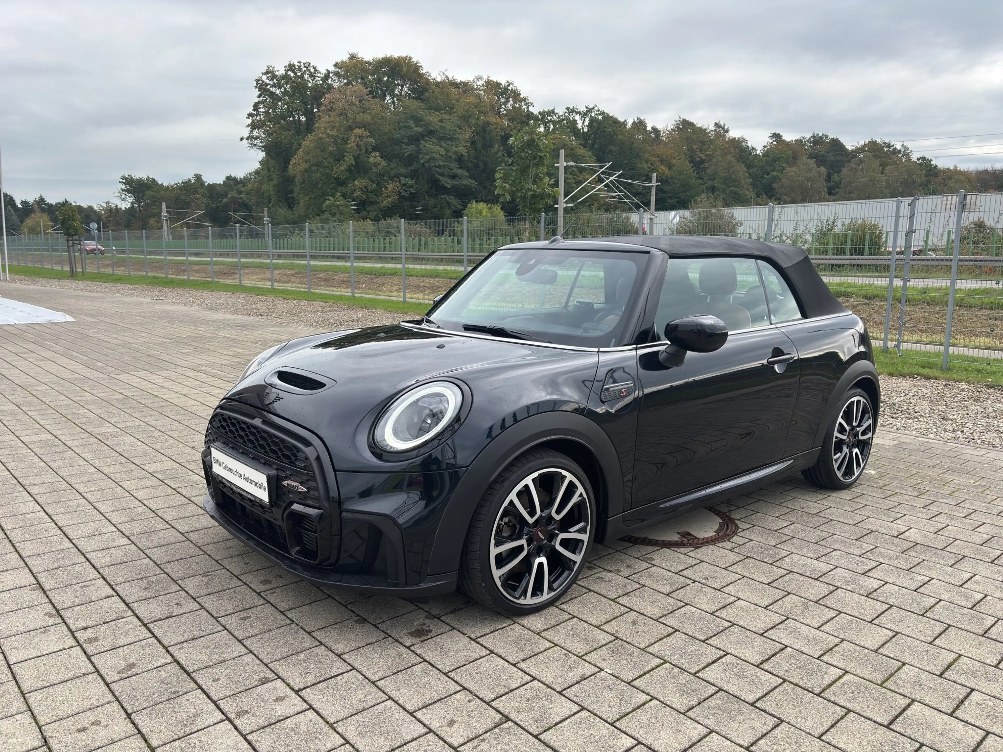 MINI Cooper S Cabrio JCW Trim Komfortzug. DrivingAs. — photo 2