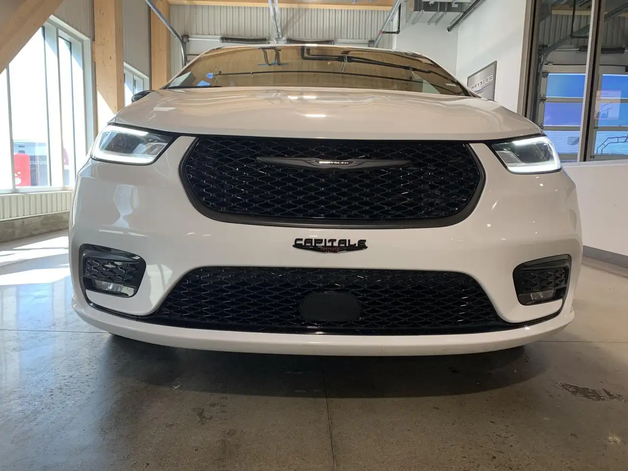 Chrysler Pacifica снимка Chrysler Pacifica