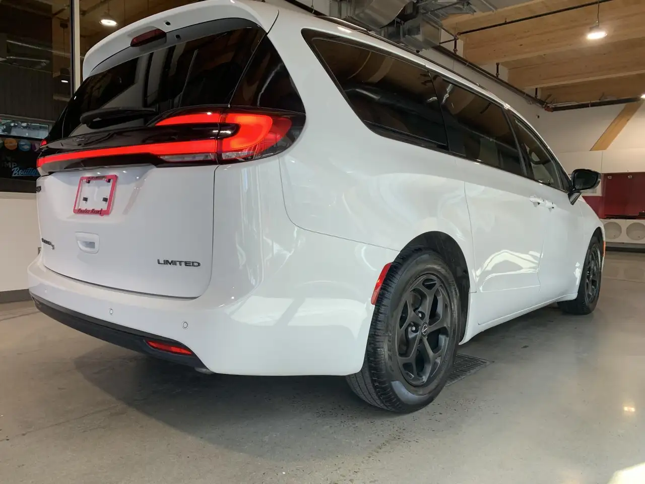 Chrysler Pacifica снимка Chrysler Pacifica
